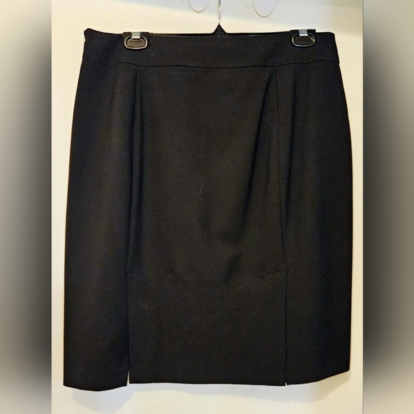 Banana Republic Black pencil skirt - Picture 3 of 3